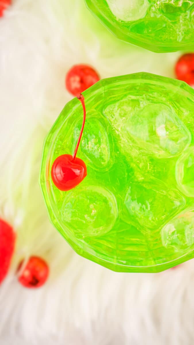 Easy 3-Ingredient Grinch Cocktail Recipe